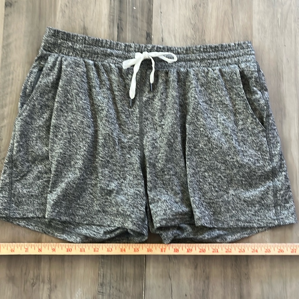 Womens XL Pacific Trail Heather Gray Short excellent condition workout wear soft